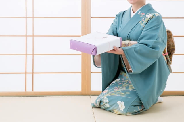 贈る場面にふさわしい高級贈答品の価格相場と選び方